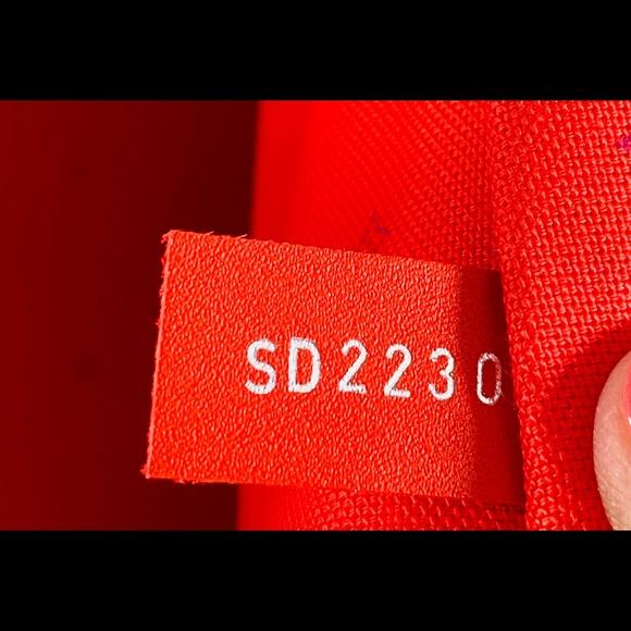 NWT Authentic LV Escale Neverfull MM Rouge - Picture 6 of 6